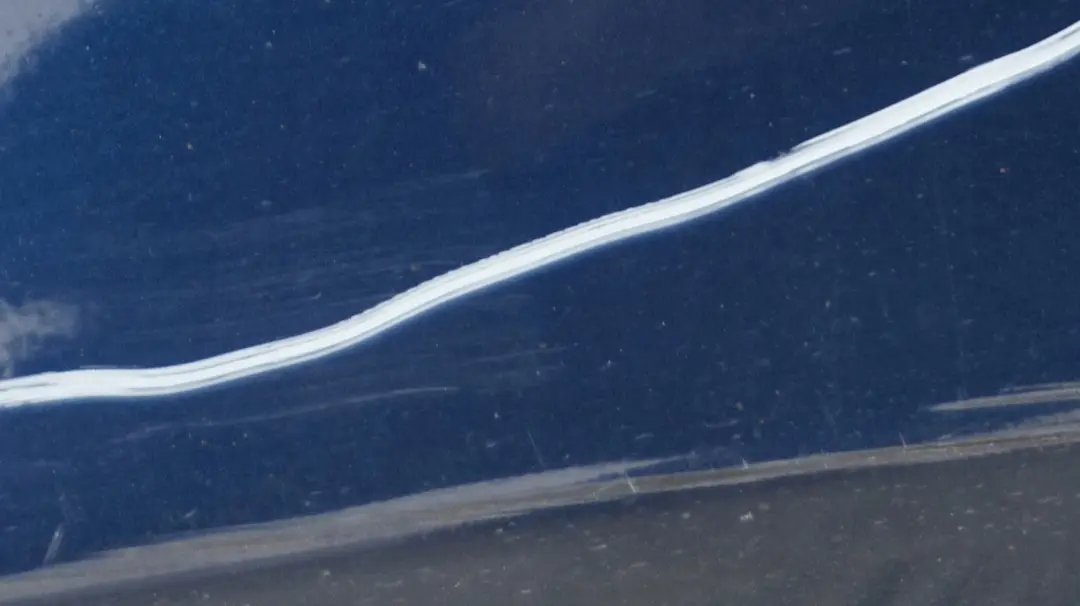 Sill strip side skirt left Tiefseeblau Deep Sea Blu para BMW E87N LCI con número de pieza 0036145 BMW E87N LCI Sill strip side skirt left Tiefseeblau Deep Sea Blu - SKU 0036145-DSB1 - Número de pieza 0036145