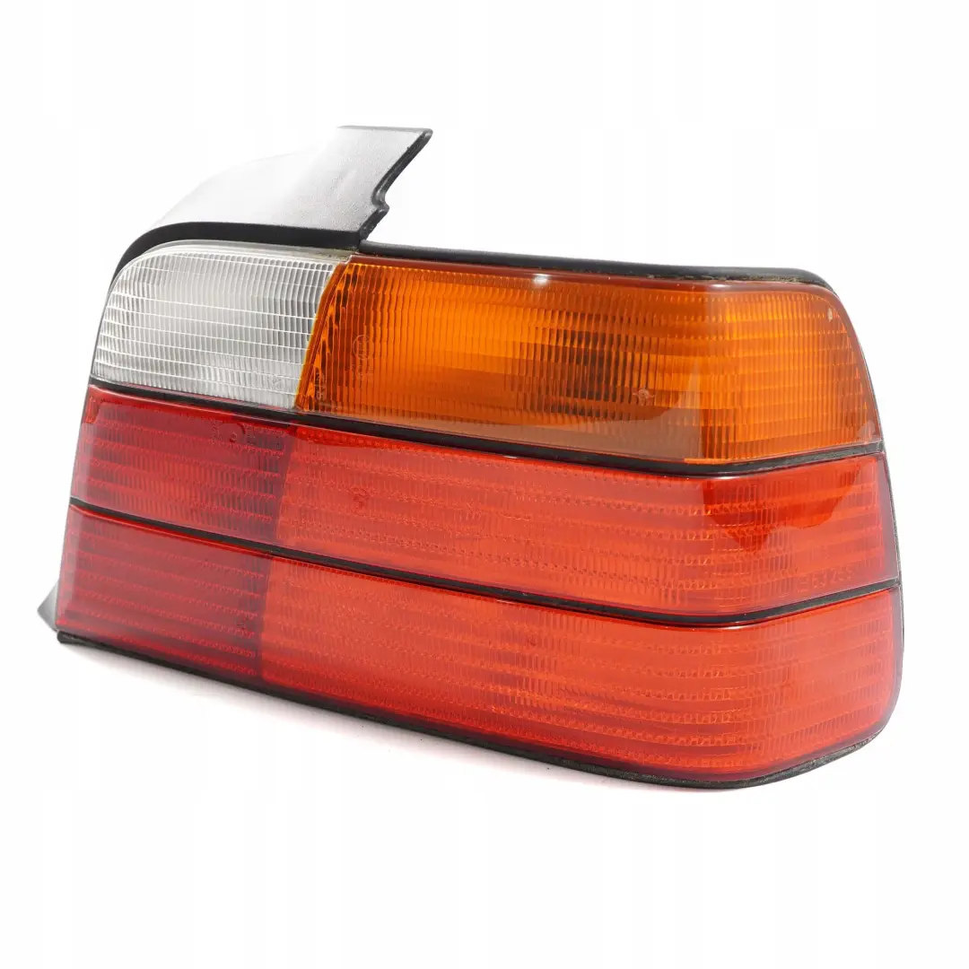 Lampa tylna prawa prawy tył do BMW E36 Sedan o numerze 1387362 BMW E36 Sedan Lampa tylna prawa prawy tył - SKU 1387362 - Numer Części 1387362
