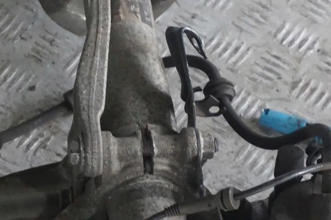 BMW E60 520d M47N2 Delantero Derecho Muelle Puntal Buje Pata Pinza De Freno - SKU 6775056-4 - Número de pieza 6775056