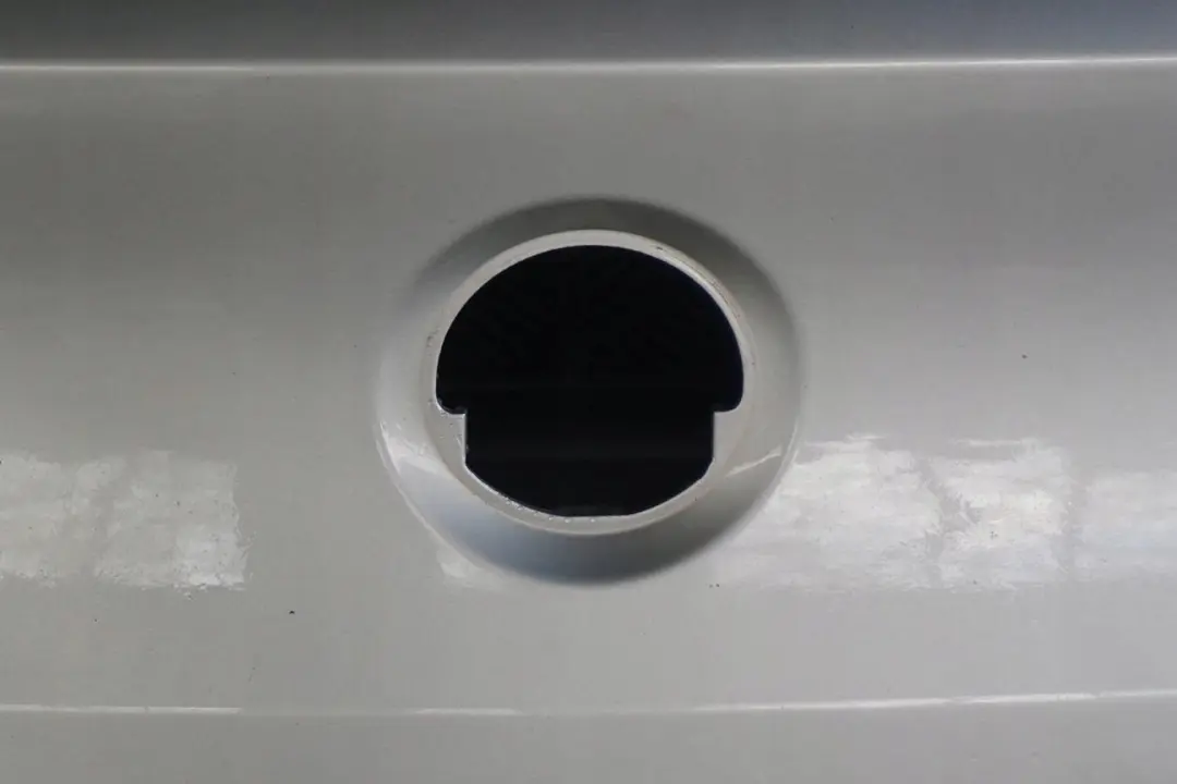 Klapa pokrywa bagażnika tył Mineralsilber do BMW E63 o numerze 7008730 BMW E63 Klapa pokrywa bagażnika tył Mineralsilber - SKU 7008730-MS - Numer Części 7008730