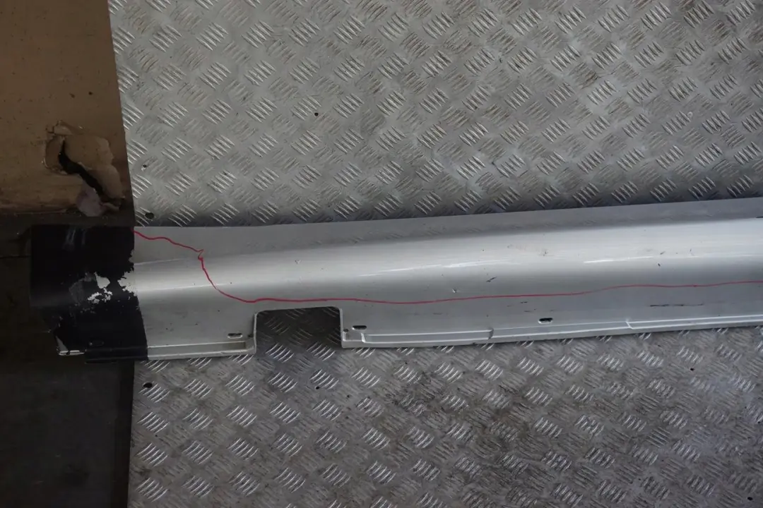 Door Sill Cover Skirt Left Titansilber para BMW E60 E61 M5 2 M Sport con número de pieza 0396899 BMW E60 E61 M5 2 M Sport Door Sill Cover Skirt Left Titansilber - SKU 0396899-TS2 - Número de pieza 0396899