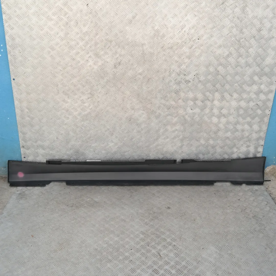 Bas de Porte Couverture Seuil Droite Noir Sapphire Metallique pour BMW E87 LCI à propos du numéro de pièce 36144 BMW E87 LCI Bas de Porte Couverture Seuil Droite Noir Sapphire Metallique - SKU 0036144-BS10 - Numéro de pièce 36144