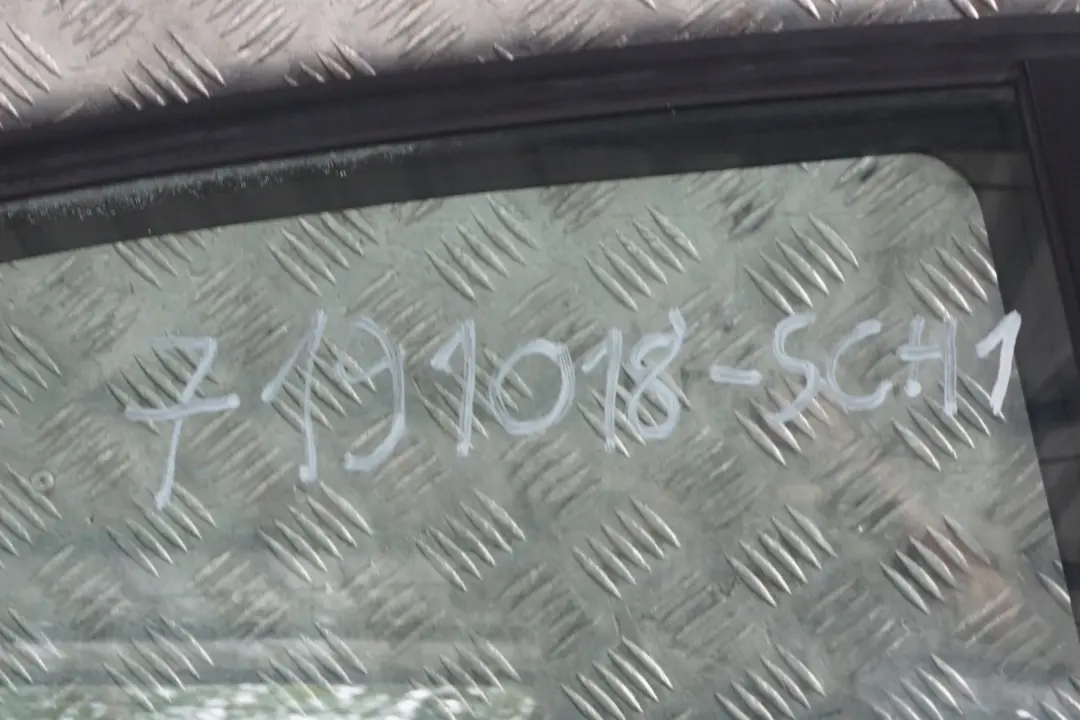 Beifahrer Tür hinten rechts Schwarz 2 für BMW 1 er E87 1 LCI mit Teilenummer 7191018 BMW 1 er E87 1 LCI Beifahrer Tür hinten rechts Schwarz 2 - SKU 7191018-SCH1 - Teilenummer 7191018