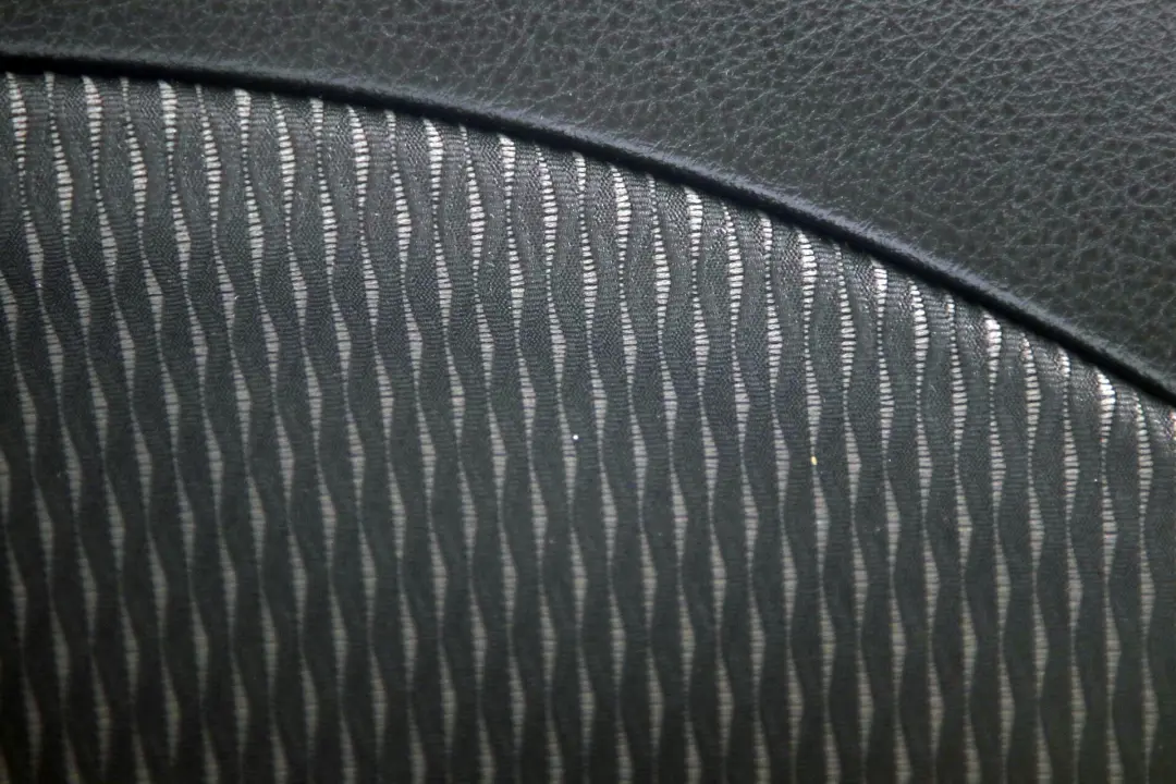 Carenage Lateral Arriere Gauche Tissu Deplacer Anthracite pour BMW F22 à propos du numéro de pièce 7311469 BMW F22 Carenage Lateral Arriere Gauche Tissu Deplacer Anthracite - SKU 7311469 - Numéro de pièce 7311469