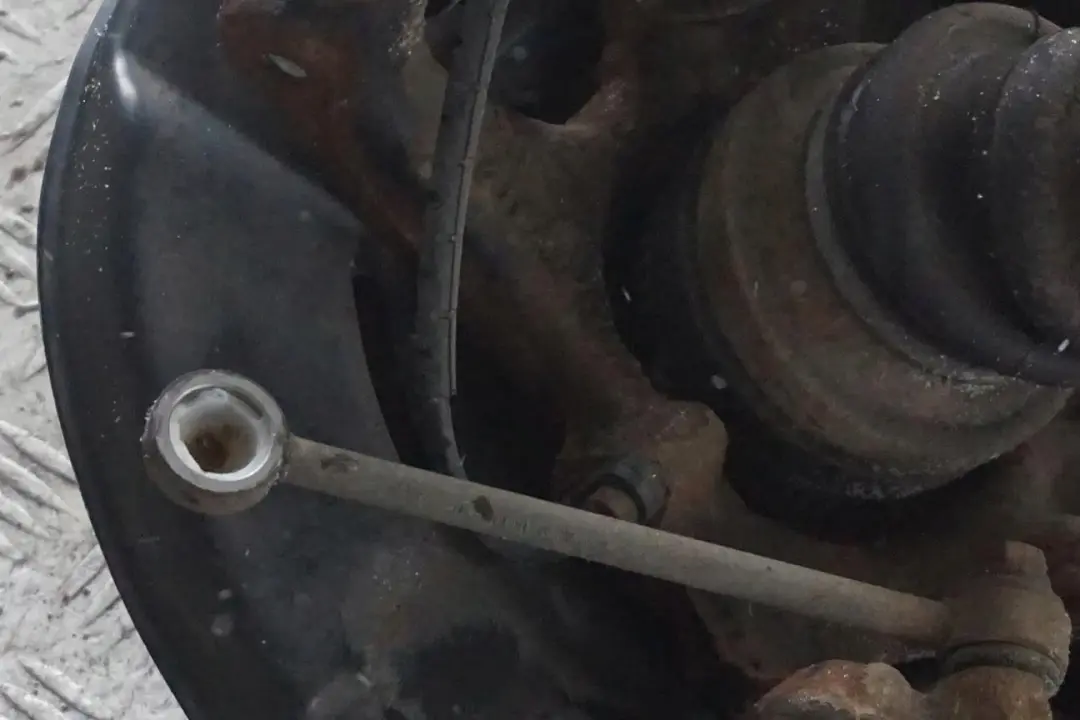 N47 Zwrotnica półoś lewa 143HP do BMW E81 118d o numerze 6774809 BMW E81 118d N47 Zwrotnica półoś lewa 143HP - SKU 6774809-29 - Numer Części 6774809