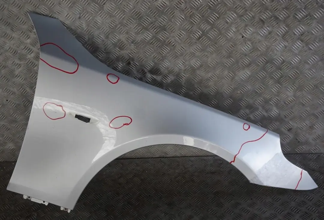 BMW E60 E61 4 Lato Conducente Pannello Laterale Anteriore Destro Parafango - SKU 7111430-TS4 - Numero di parte 7111430