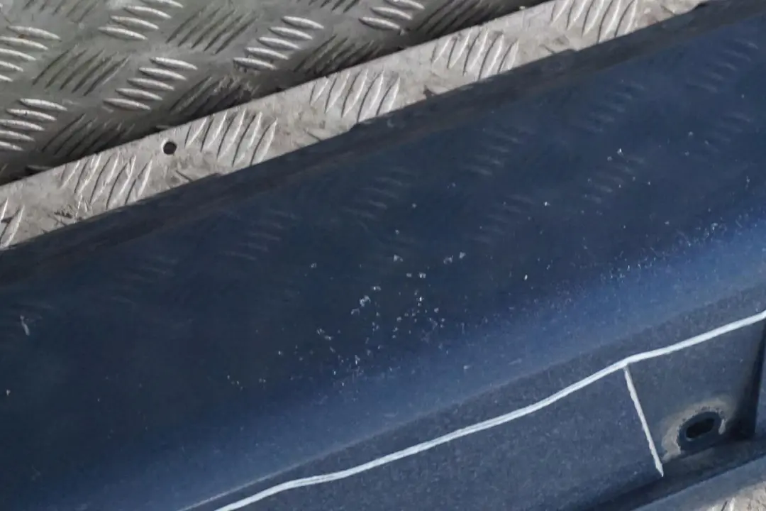 Listello Portiera Gonna Destra Blu Mistico Blu - A07 per BMW 6 E63 E64 con numero di parte 0304948 BMW 6 E63 E64 Listello Portiera Gonna Destra Blu Mistico Blu - A07 - SKU 0304948-MYS - Numero di parte 0304948