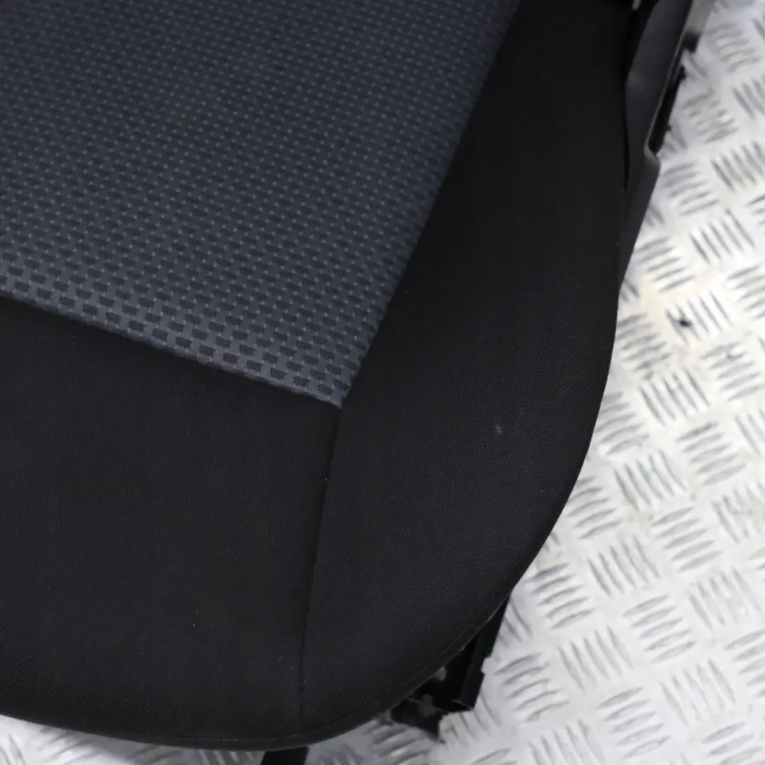 Mercedes-Benz W169 Tissu avant Droit Siege Noir / Anthracite pour à propos du numéro de pièce A1699100047 Mercedes-Benz W169 Tissu avant Droit Siege Noir / Anthracite - SKU A1699100047 - Numéro de pièce A1699100047