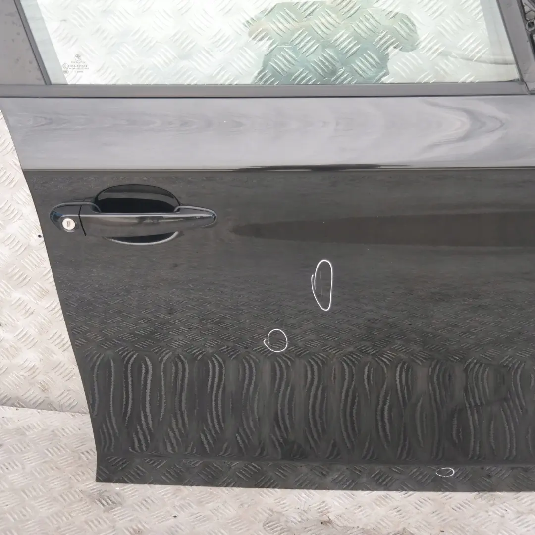 Puerta Delantera Derecha Zafiro Negro Metalizado - 475 para BMW 17 E87 E87N con número de pieza 7191012 BMW 17 E87 E87N Puerta Delantera Derecha Zafiro Negro Metalizado - 475 - SKU 7191012-BS17 - Número de pieza 7191012