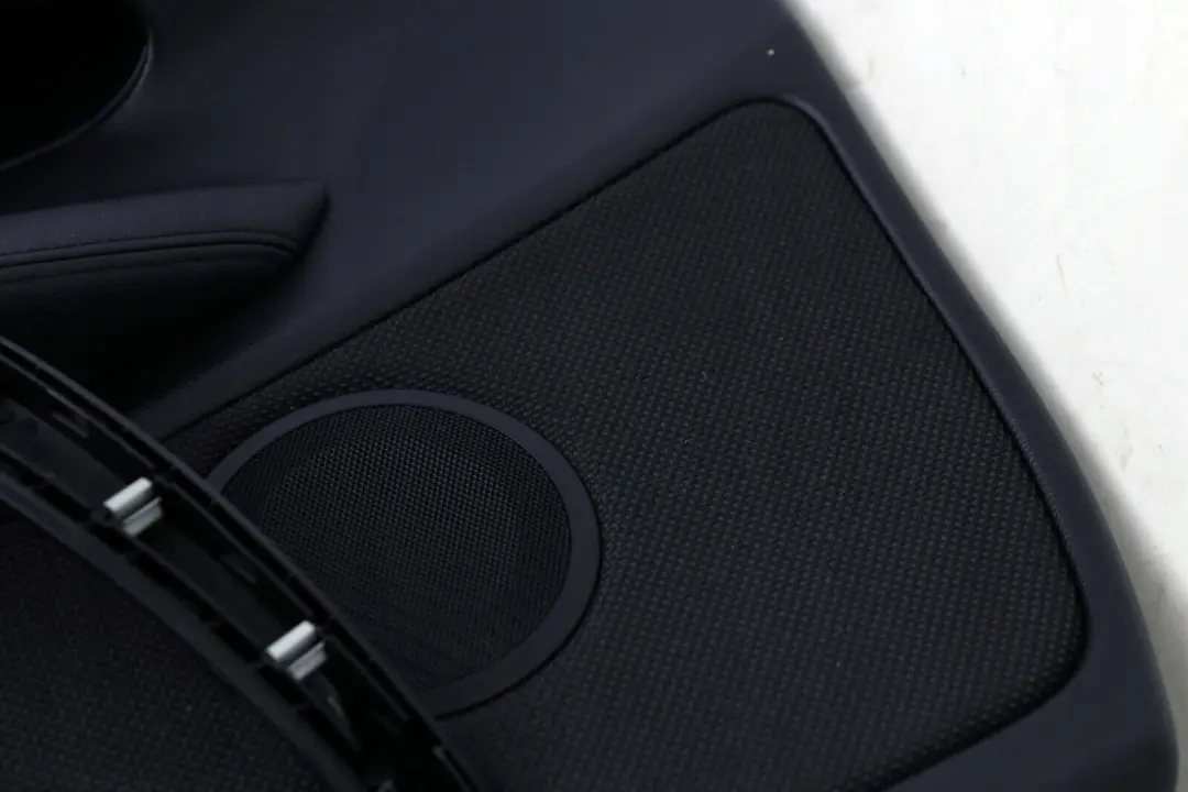 Pannello Porta Tessuto Destro Nero per BMW E81 E82 con numero di parte 7839242 BMW E81 E82 Pannello Porta Tessuto Destro Nero - SKU 7839242 - Numero di parte 7839242