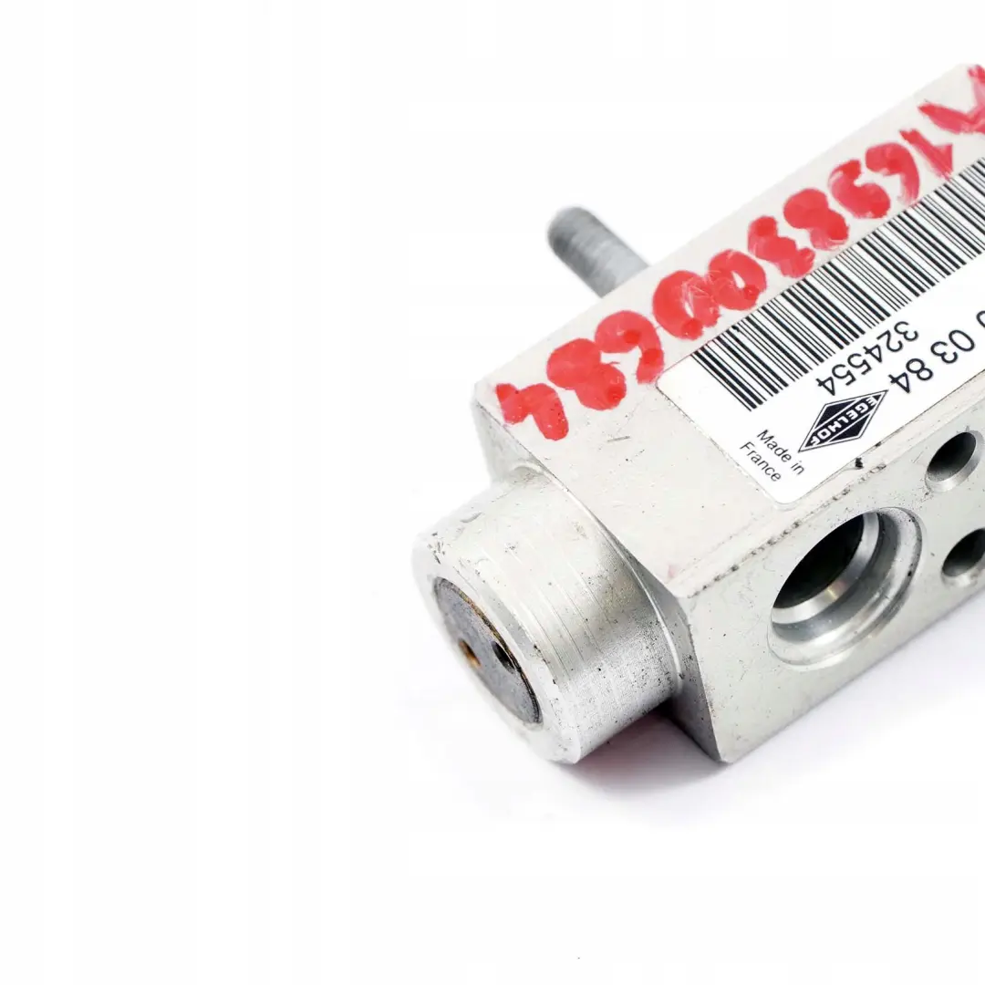 Mercedes-Benz C S W203 W215 W220 Valve d'expansion de climatisation pour à propos du numéro de pièce A2208300384 Mercedes-Benz C S W203 W215 W220 Valve d'expansion de climatisation - SKU A2208300384 - Numéro de pièce A2208300384