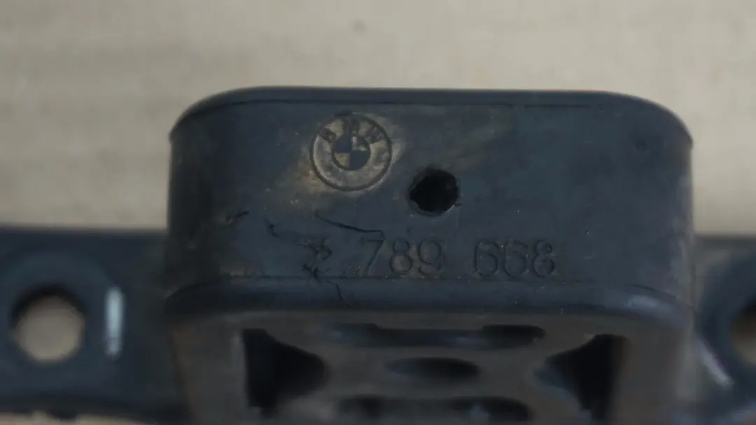 Wieszak mocowanie uchwyt wydechu do BMW E65 o numerze 7789668 BMW E65 Wieszak mocowanie uchwyt wydechu - SKU 7789668 - Numer Części 7789668