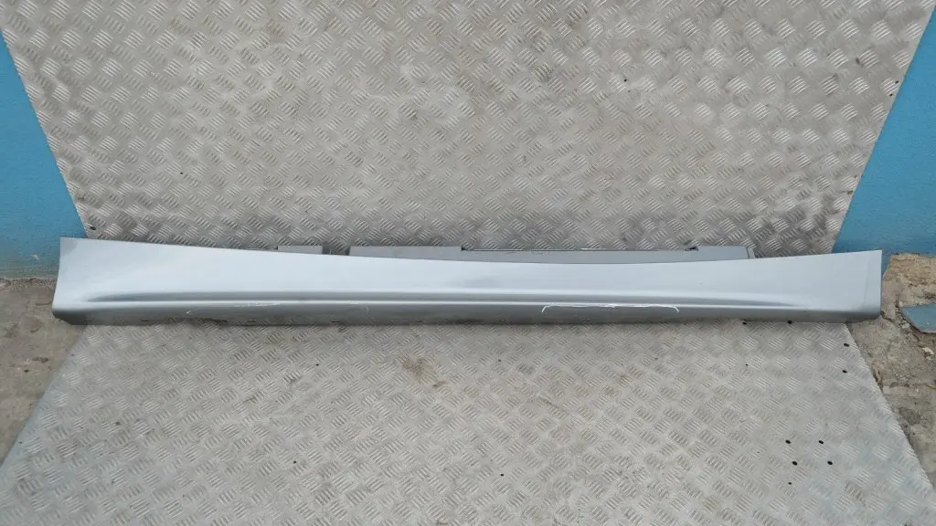 BMW 1 SERIES 10 E87 Sill strip side skirt right O/S Quarzblau Blue Metallic A18 - SKU 0032948-QB10 - Part number 51770032948