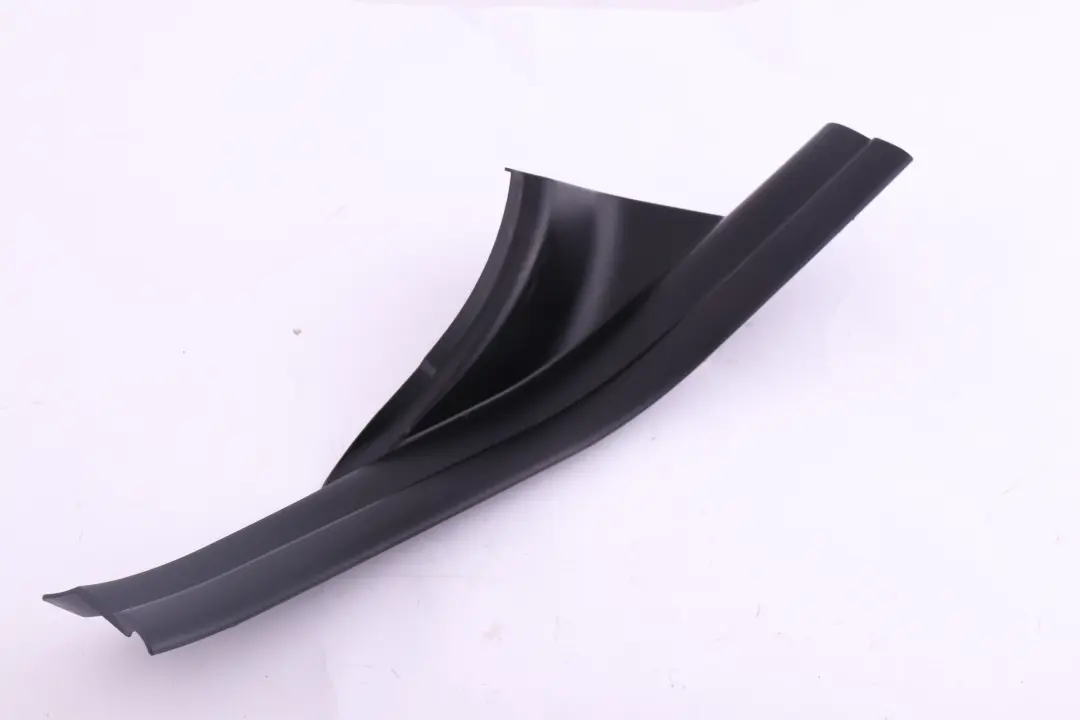 E83N LCI Tapa Tira Entrada Trasera Derecha O/S Negro para BMW X3 E83 con número de pieza 3402062 BMW X3 E83 E83N LCI Tapa Tira Entrada Trasera Derecha O/S Negro - SKU 3402062 - Número de pieza 3402062