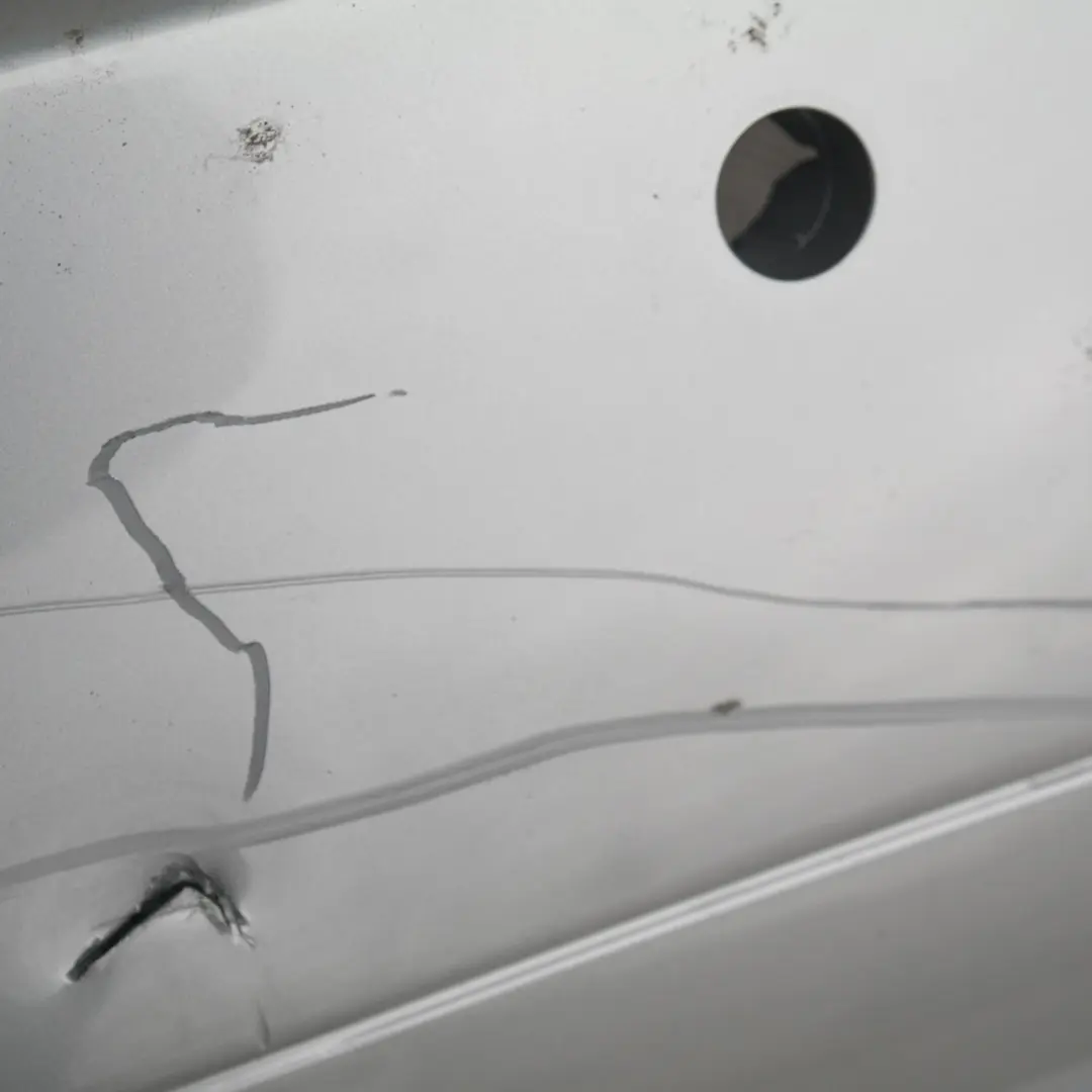 Zderzak tylny tył pdc titansilber 354 do BMW E60 o numerze 149318 BMW E60 Zderzak tylny tył pdc titansilber 354 - SKU 0149318-TS2 - Numer Części 149318