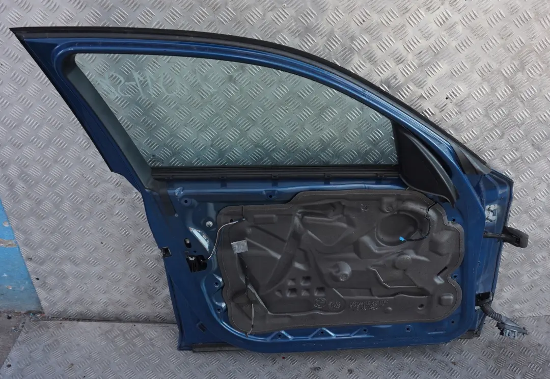 Gauche Bleu de Sydney Metallique - A19 pour BMW E87 12 Porte avant à propos du numéro de pièce 7191011 BMW E87 12 Porte avant Gauche Bleu de Sydney Metallique - A19 - SKU 7191011-SYD12 - Numéro de pièce 7191011