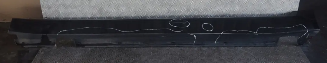 Cubre umbral De puerta Faldon lateral izquierdo Schwarz 2 Negro para BMW E60 E61 LCI con número de pieza 0422464 BMW E60 E61 LCI Cubre umbral De puerta Faldon lateral izquierdo Schwarz 2 Negro - SKU 0422464-SCH2 - Número de pieza 0422464