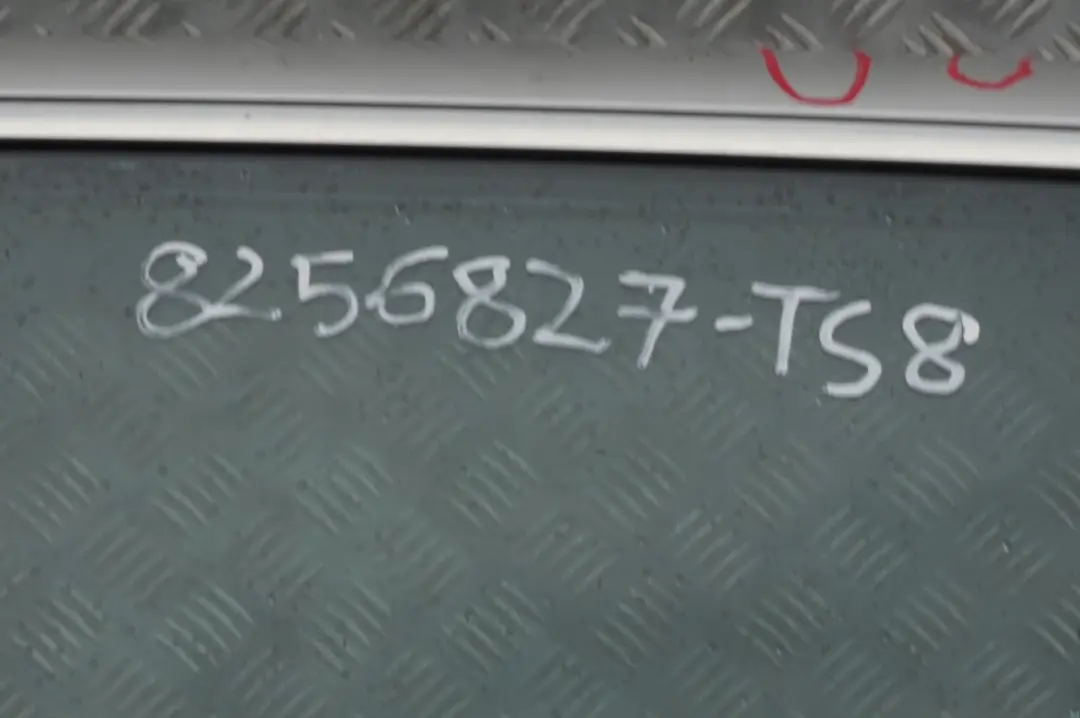 Fahrerseite Tür hinten links Titansilber Titan Silber Metallic für BMW X5 er 8 E53 mit Teilenummer 8256827 BMW X5 er 8 E53 Fahrerseite Tür hinten links Titansilber Titan Silber Metallic - SKU 8256827-TS8 - Teilenummer 8256827