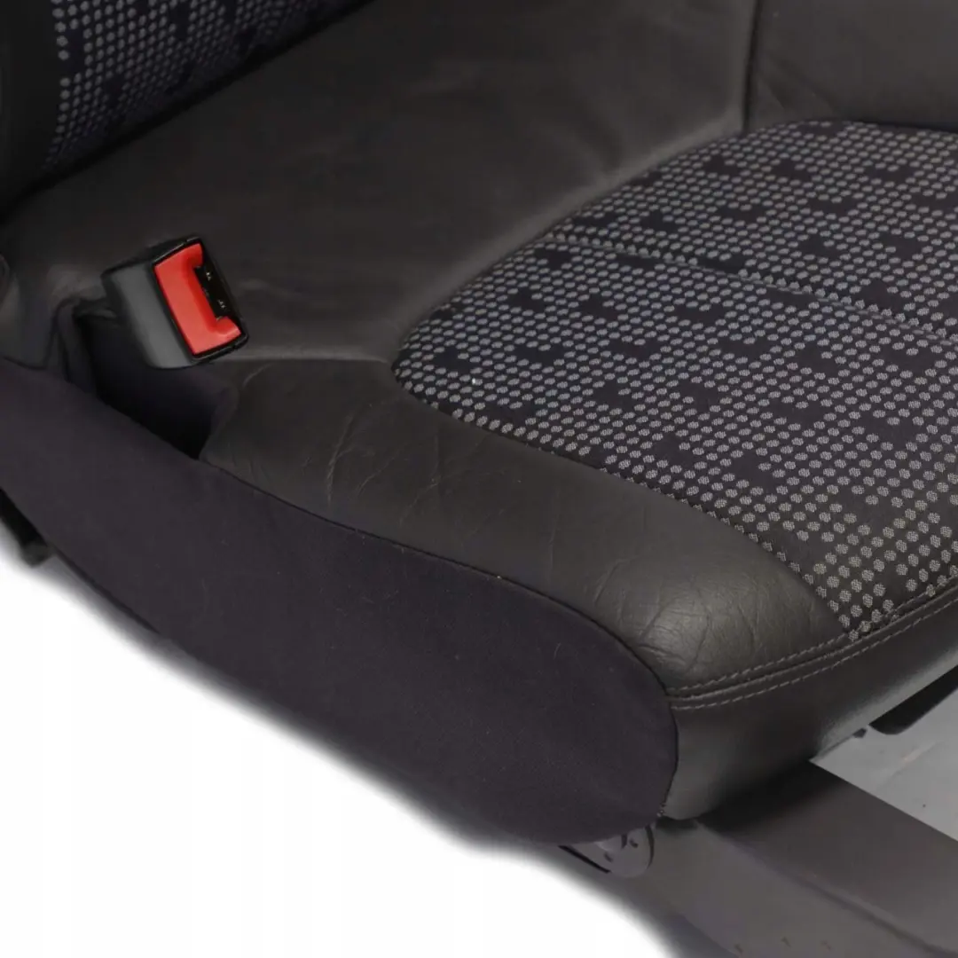 Mercedes-Benz W168 Tessuto/Pelle Grigio Ardesia Posteriore SX Sedile Magnu per con numero di parte A1689200147 Mercedes-Benz W168 Tessuto/Pelle Grigio Ardesia Posteriore SX Sedile Magnu - SKU A1689200147 - Numero di parte A1689200147