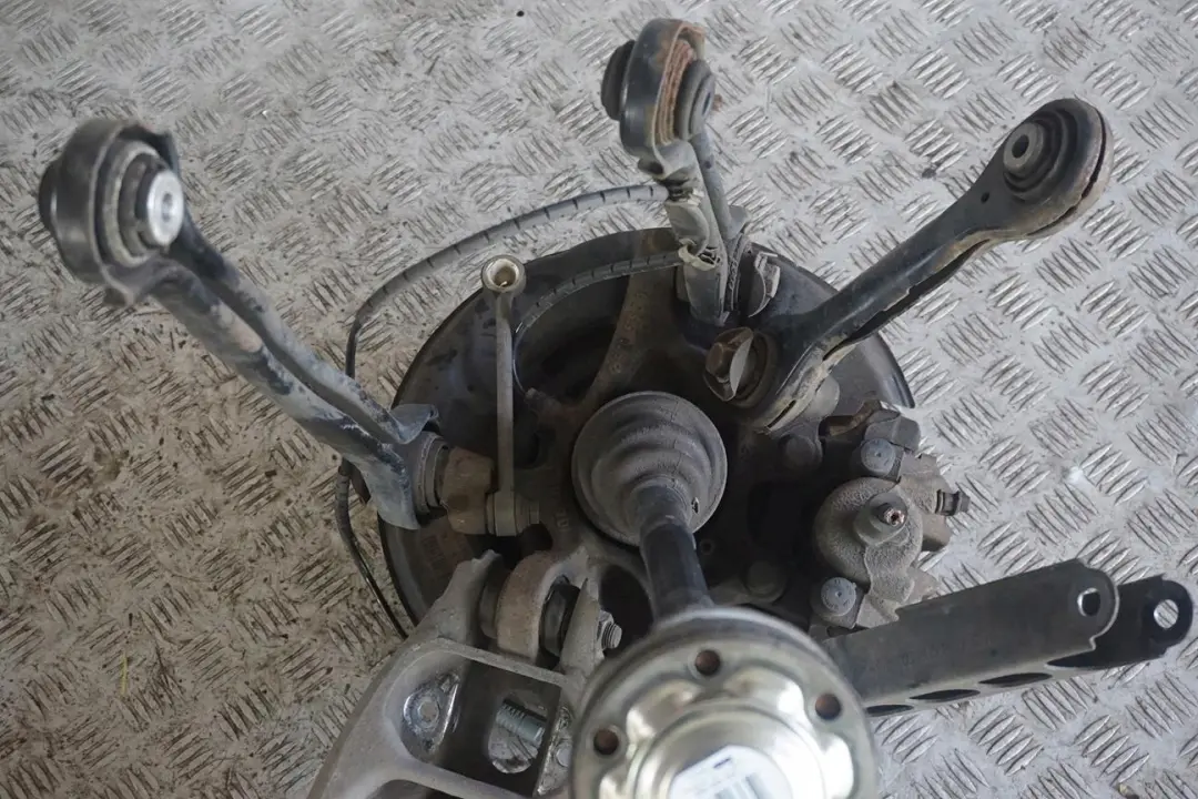 BMW E87 120d M47N2 Trasera Izquierda Suspension Pierna Eje Disco De Freno - SKU 6774809-14 - Número de pieza 6774809