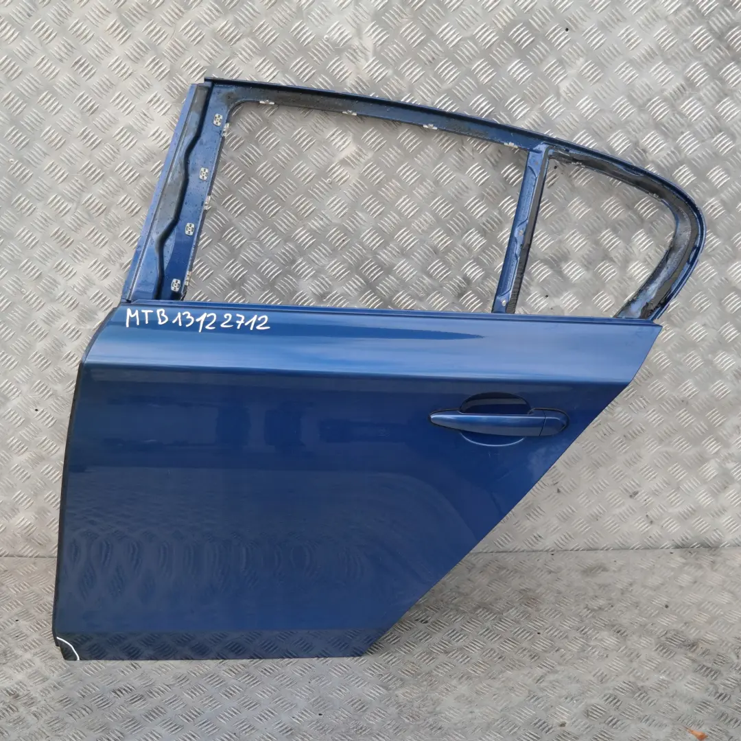 Porta posteriore sinistra Montegoblau Blu Metallico - A51 per BMW E87 con numero di parte 41527191017 BMW E87 Porta posteriore sinistra Montegoblau Blu Metallico - A51 - SKU 7191017-MTB2 - Numero di parte 41527191017
