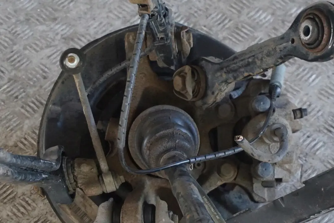 N47 L'Arbre De Sortie Pivotement Arriere Gauche pour BMW 1 Serie E87 LCI 118d à propos du numéro de pièce 6774809 BMW 1 Serie E87 LCI 118d N47 L'Arbre De Sortie Pivotement Arriere Gauche - SKU 6774809-19 - Numéro de pièce 6774809