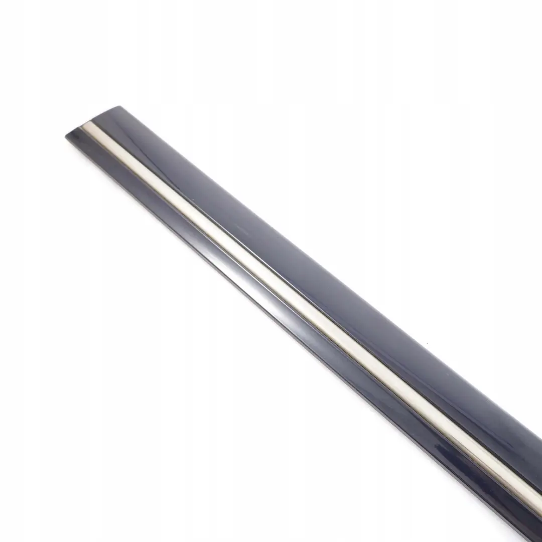 Mercedes-Benz E W210 Front Right Door Trim Strip Moulding Tanzanite Blue para con número de pieza A2106900482 Mercedes-Benz E W210 Front Right Door Trim Strip Moulding Tanzanite Blue - SKU A2106900482-TB - Número de pieza A2106900482