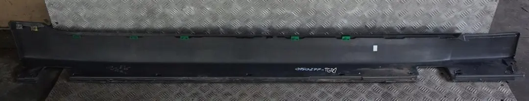 Nakładka listwa próg lewa titangrau do BMW E60 E61 o numerze 0150277 BMW E60 E61 Nakładka listwa próg lewa titangrau - SKU 0150277-TGR1 - Numer Części 0150277