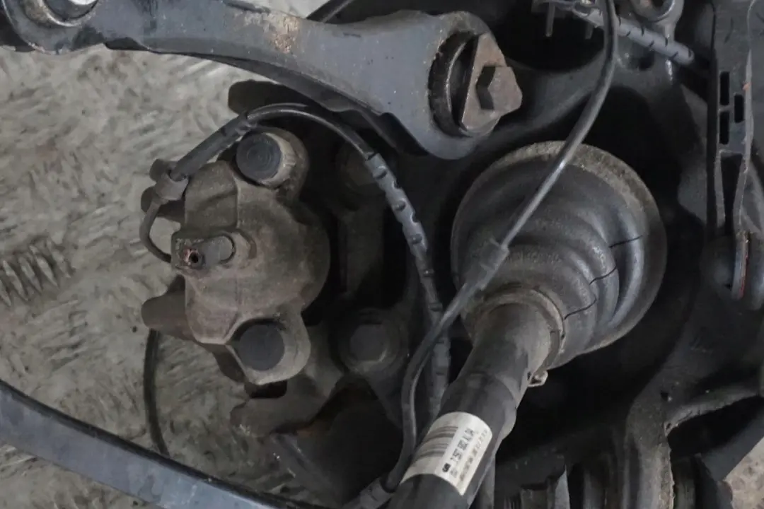 N47N 143 cv Trasera Derecha Suspension Pata Freno Pinza Disco para BMW F30 318d con número de pieza 6792522 BMW F30 318d N47N 143 cv Trasera Derecha Suspension Pata Freno Pinza Disco - SKU 6792522 - Número de pieza 6792522