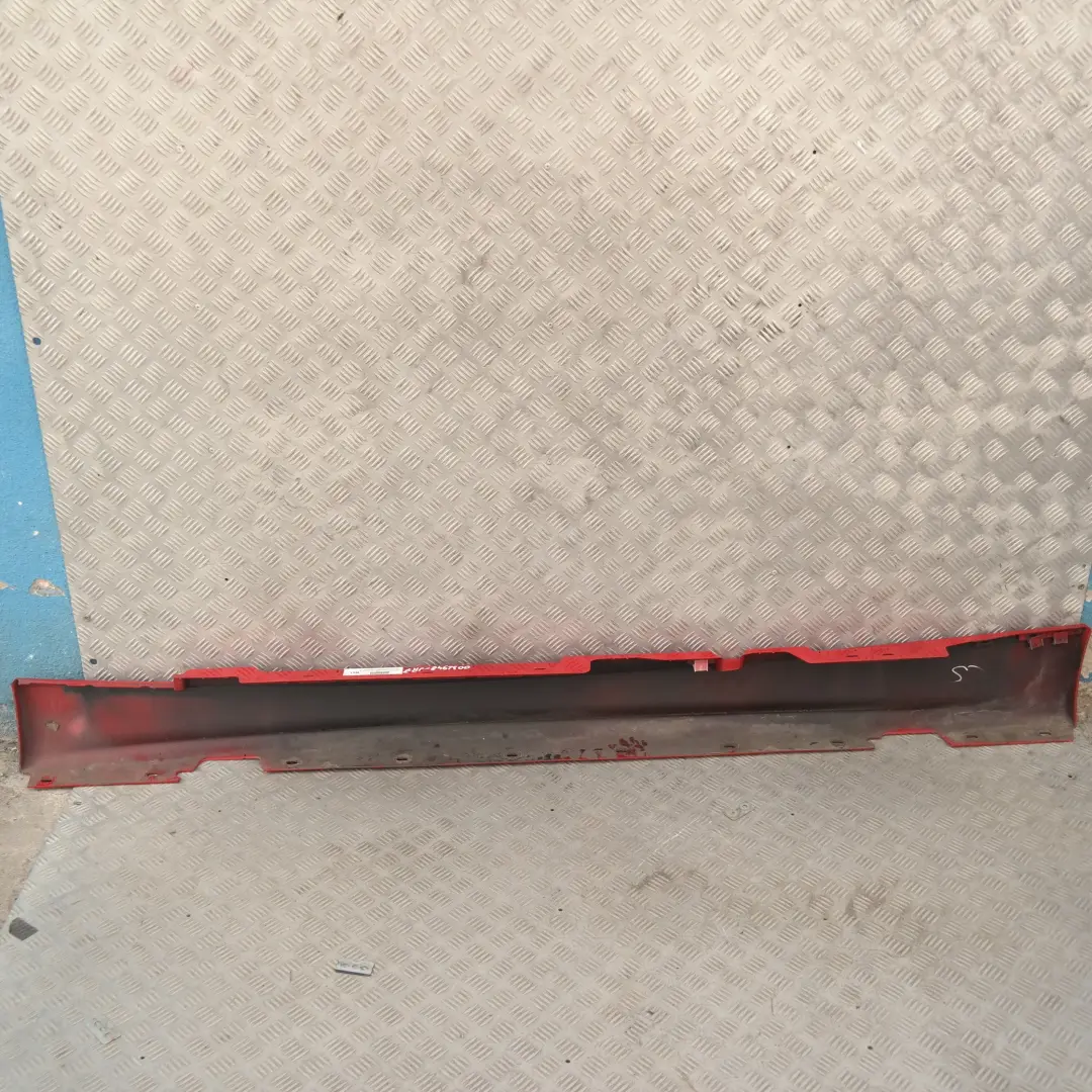 Faldón Lateral Derecho Japanrot Red Rot - 438 para BMW 7 E87 con número de pieza 32948 BMW 7 E87 Faldón Lateral Derecho Japanrot Red Rot - 438 - SKU 0032948-JR7 - Número de pieza 32948