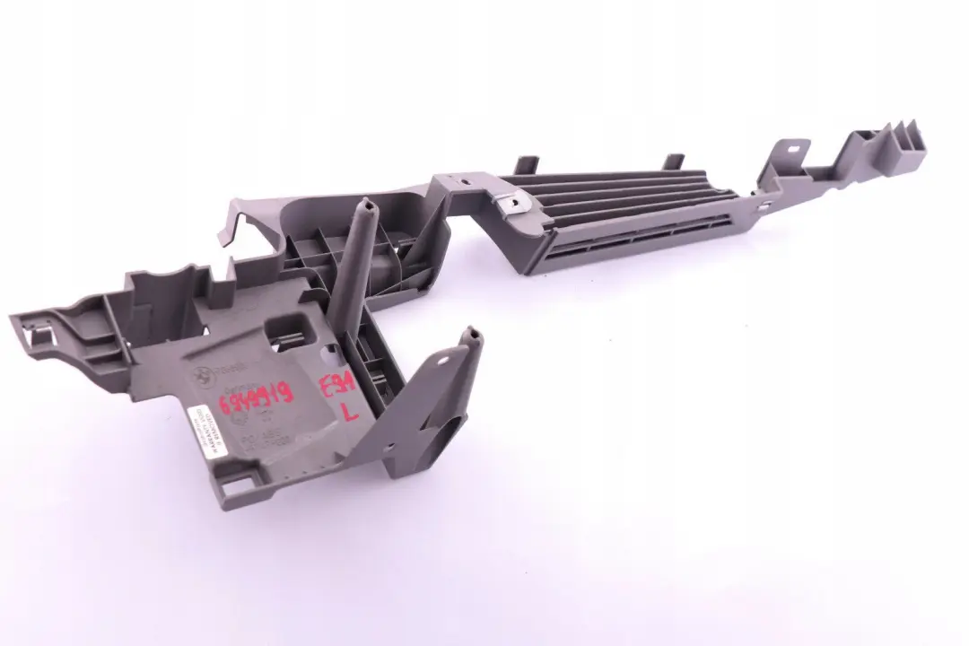 Embellecedor Panel Barandilla Maletero Izquierdo Gris 7068909 para BMW E91 E91N LCI con número de pieza 6949919 BMW E91 E91N LCI Embellecedor Panel Barandilla Maletero Izquierdo Gris 7068909 - SKU 6949919 - Número de pieza 6949919