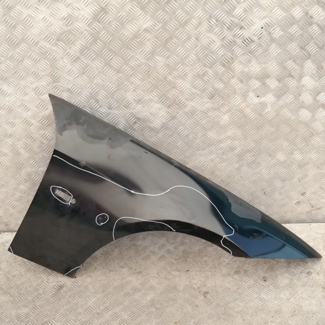 Błotnik prawy przód schwarz II 668 do BMW E90 E91 o numerze 7135680 BMW E90 E91 Błotnik prawy przód schwarz II 668 - SKU 7135680-SCH2 - Numer Części 7135680