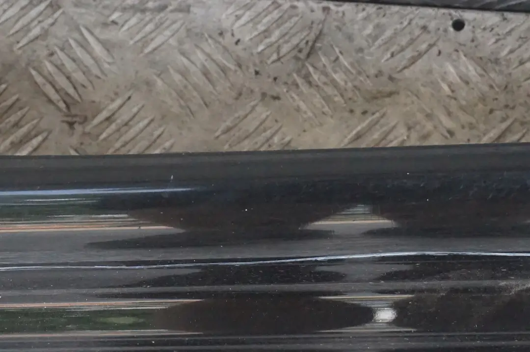 Verkleidung Trittbrett vorne rechts Black Sapphire Schwarz - 475 für BMW X3 er E83 mit Teilenummer 3401810 BMW X3 er E83 Verkleidung Trittbrett vorne rechts Black Sapphire Schwarz - 475 - SKU 3401810-BS - Teilenummer 3401810