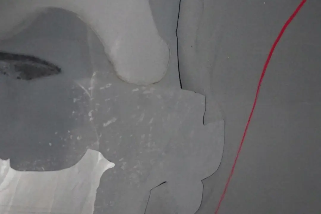 Zderzak tylny tył pdc titansilber do BMW E60 o numerze 0422349 BMW E60 Zderzak tylny tył pdc titansilber - SKU 0422349-TS1 - Numer Części 0422349