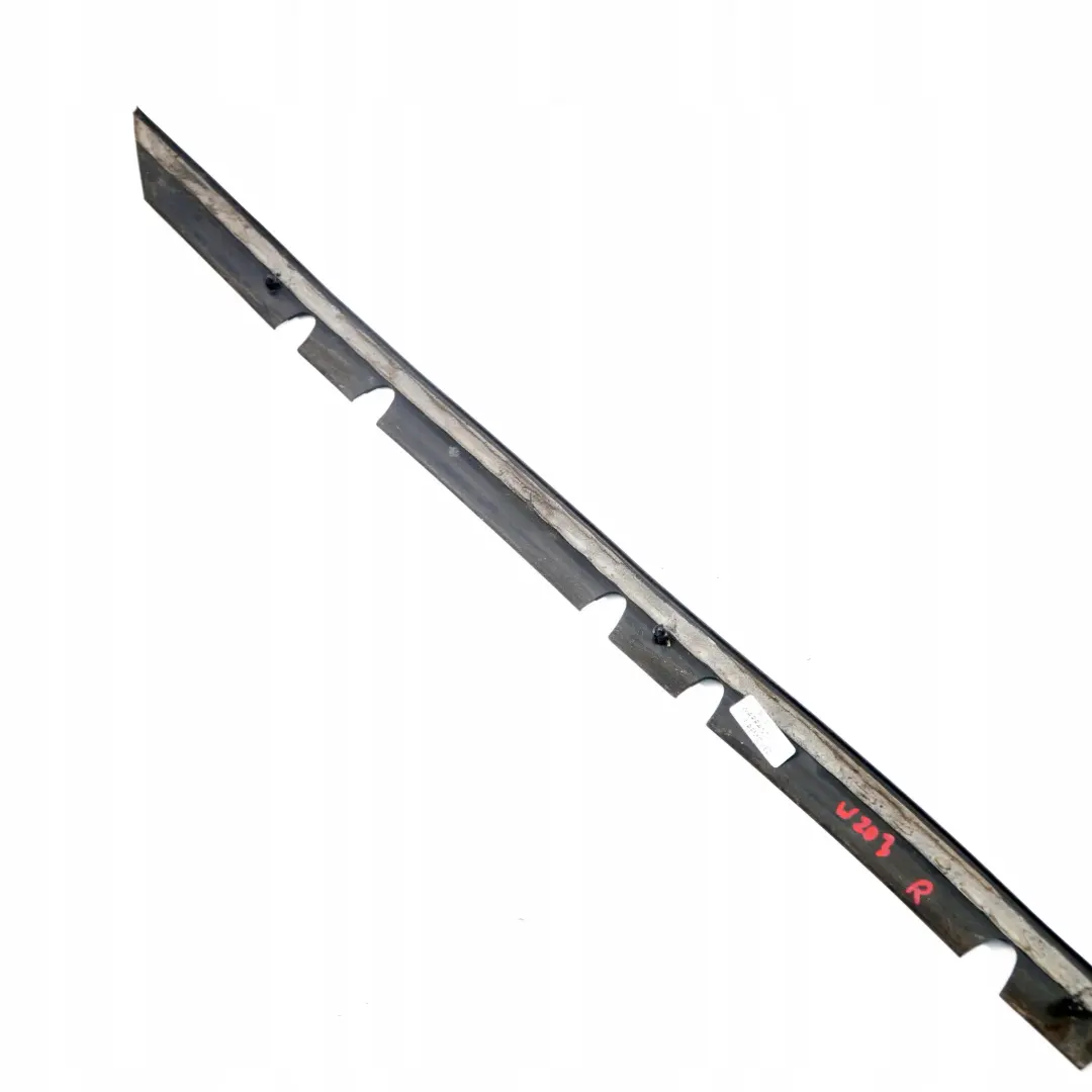  Mercedes-Benz C-Klasse W203 Seitenwand Kotflügel Gummi Dichtung Vorne Rechts - SKU A2038800297 - Teilenummer A2038800297