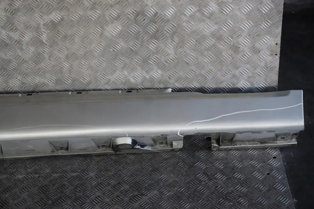 BMW 6 Fila E63 E64 Copertura Gonna Destra Mineralsilber Argento - A14 - SKU 0304948-MS - Numero di parte 0304948