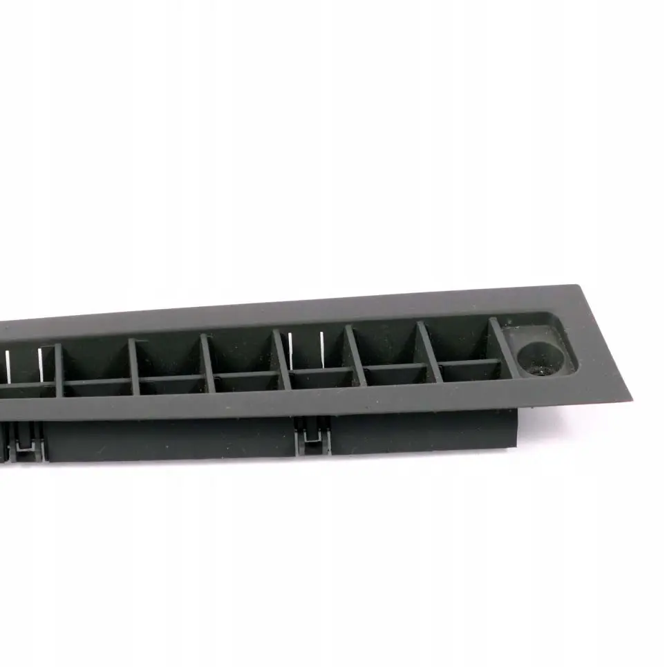 Mercedes-Benz W414 Dashboard Ugello Aria Superiore Destro per con numero di parte A4148310160 Mercedes-Benz W414 Dashboard Ugello Aria Superiore Destro - SKU A4148310160 - Numero di parte A4148310160