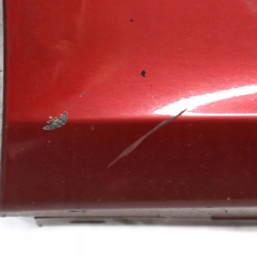 Faldon Inzquierdo Vermilionrot Rojo metalizado A82 para BMW E81 E82 con número de pieza 0036143 BMW E81 E82 Faldon Inzquierdo Vermilionrot Rojo metalizado A82 - SKU 0036143-VER - Número de pieza 0036143