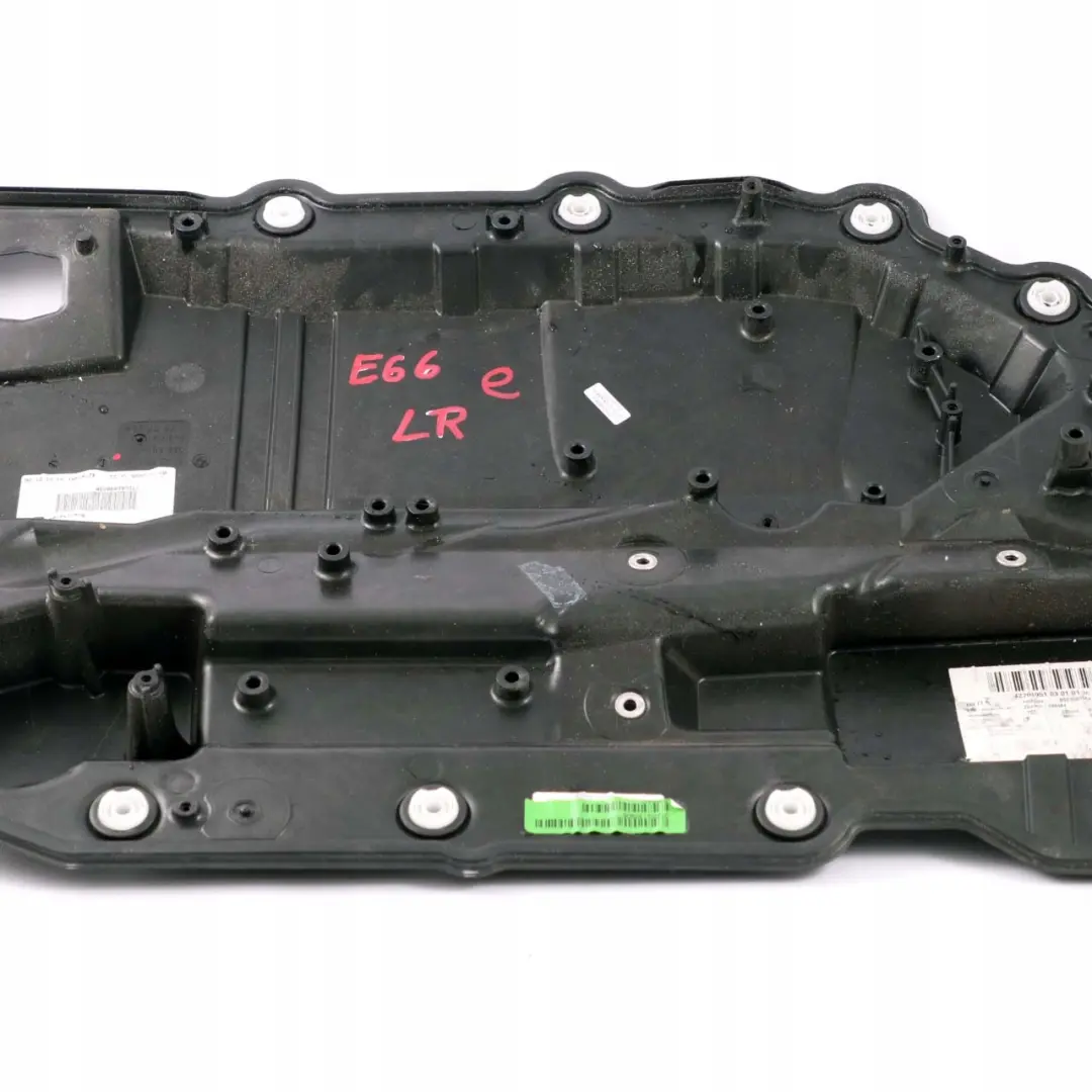 Boczek wspornik drzwi lewy tył do BMW 7 E66 o numerze 7181069 BMW 7 E66 Boczek wspornik drzwi lewy tył - SKU 7181069 - Numer Części 7181069