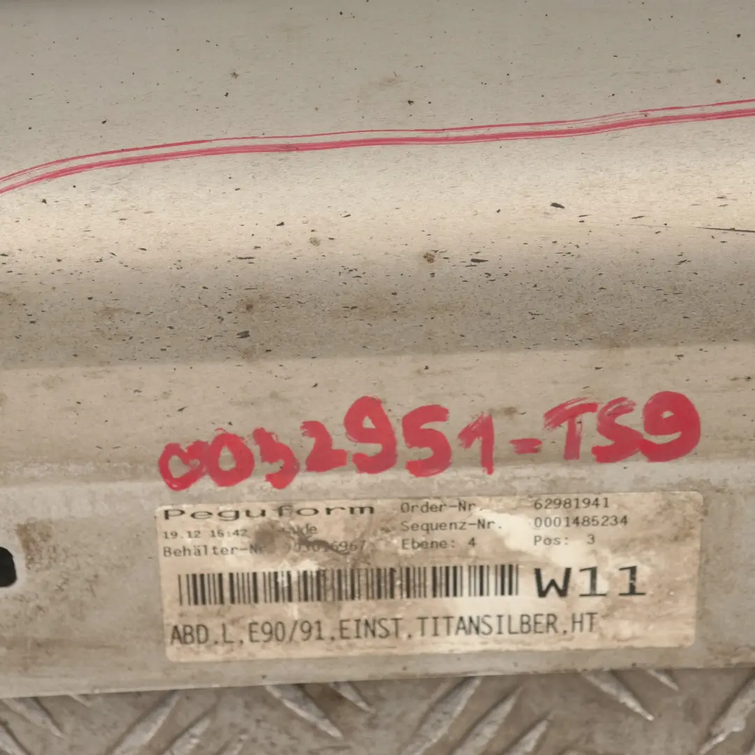 listwa nakładka próg lewa titansilber 354 do BMW E90 o numerze 32951 BMW E90 listwa nakładka próg lewa titansilber 354 - SKU 0032951-TS9 - Numer Części 32951