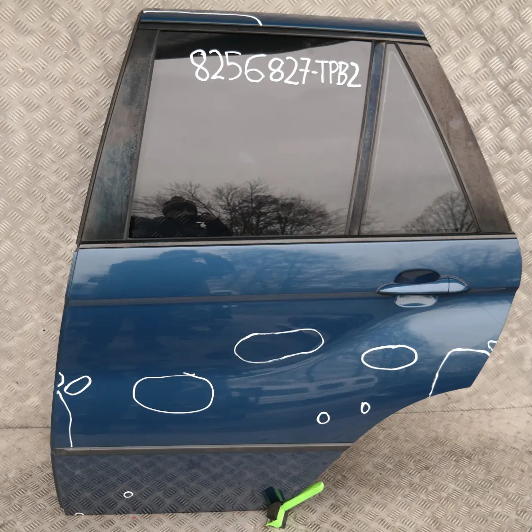 Puerta Trasera Izquierda Topasblau Topas Azul Blau Metallic - 364 para BMW X5 E53 con número de pieza 8256827 BMW X5 E53 Puerta Trasera Izquierda Topasblau Topas Azul Blau Metallic - 364 - SKU 8256827-TPB2 - Número de pieza 8256827