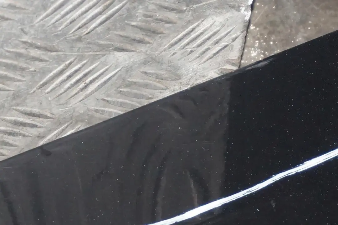 Sill Strip Side Skirt Left N/S Sparkling Graphite - A22 to BMW 1 E87 M Sport with Part number 0033557 BMW 1 E87 M Sport Sill Strip Side Skirt Left N/S Sparkling Graphite - A22 - SKU 0033557-SG - Part number 0033557