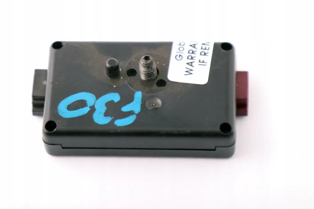 Fila F22 F30 F32 Radio Antenna Amplifier Filtro Anti-rumore per BMW con numero di parte 9231442 BMW Fila F22 F30 F32 Radio Antenna Amplifier Filtro Anti-rumore - SKU 9231442 - Numero di parte 9231442