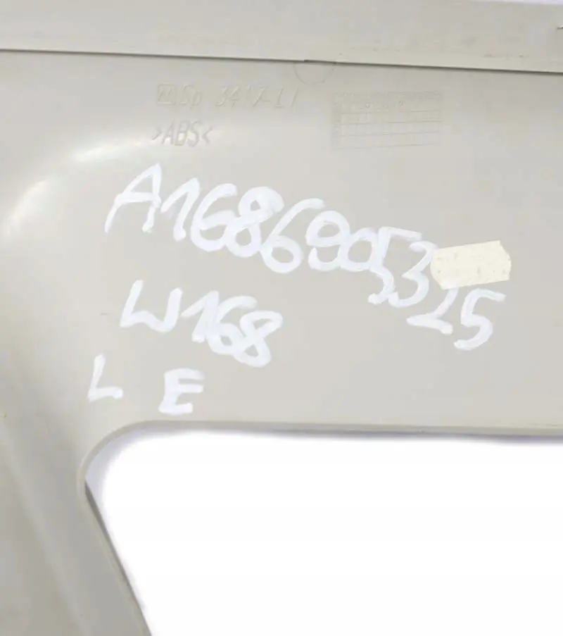 Mercedes-Benz W168 Carenatura Copertura C Pilastro Posteriore SX per con numero di parte A1686905325 Mercedes-Benz W168 Carenatura Copertura C Pilastro Posteriore SX - SKU A1686905325 - Numero di parte A1686905325