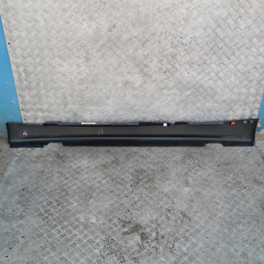 Listello Portiera Apertura Gonna Destra Blu Sydney Blau per BMW E87 con numero di parte 32948 BMW E87 Listello Portiera Apertura Gonna Destra Blu Sydney Blau - SKU 0032948-SYD9 - Numero di parte 32948