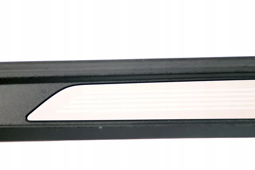 M-Sport Striscia Copertura Ingresso Interno Nero per BMW F21 F22 LCI con numero di parte 8055499 BMW F21 F22 LCI M-Sport Striscia Copertura Ingresso Interno Nero - SKU 8055499 - Numero di parte 8055499