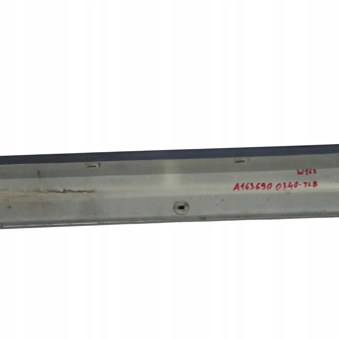  Mercedes-Benz ML W163 Bas de Porte Couverture Seuil a Gauche Bleu Tealit 353 - SKU A1636900340-TLB - Numéro de pièce A1636900340