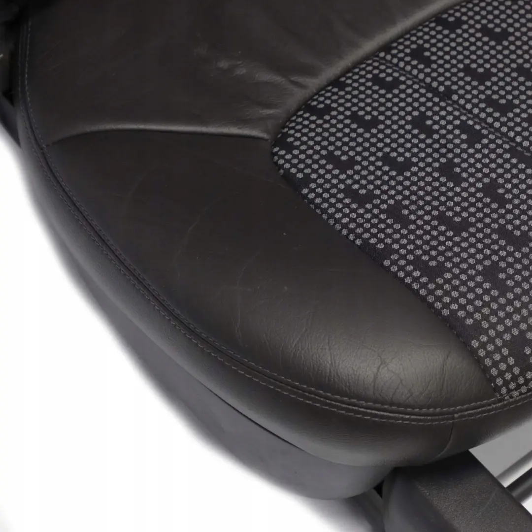 Tela / Cuero Trasero Derecho O / Respaldo del asiento Sofa Magnum para Mercedes W168 con número de pieza A1689200247 Mercedes W168 Tela / Cuero Trasero Derecho O / Respaldo del asiento Sofa Magnum - SKU A1689200247 - Número de pieza A1689200247