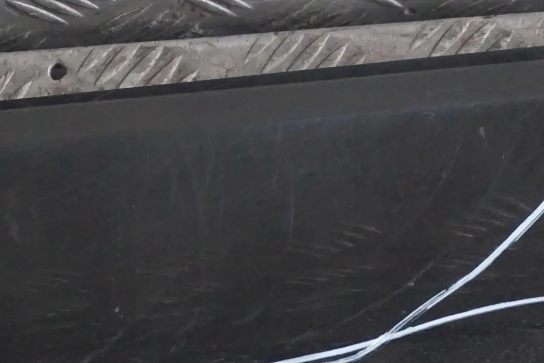 Listello Portiera Destra Black Sapphire Nero Zaffiro - 475 per BMW E92 E93 4 con numero di parte 0034058 BMW E92 E93 4 Listello Portiera Destra Black Sapphire Nero Zaffiro - 475 - SKU 0034058-BS4 - Numero di parte 0034058