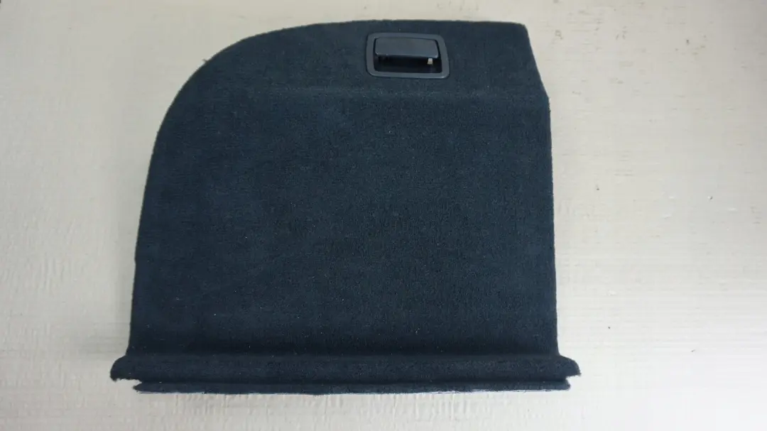 Obudowa wykładzina bagażnika lewa 7050367 do BMW E61 o numerze 7076958 BMW E61 Obudowa wykładzina bagażnika lewa 7050367 - SKU 7076957 - Numer Części 7076958